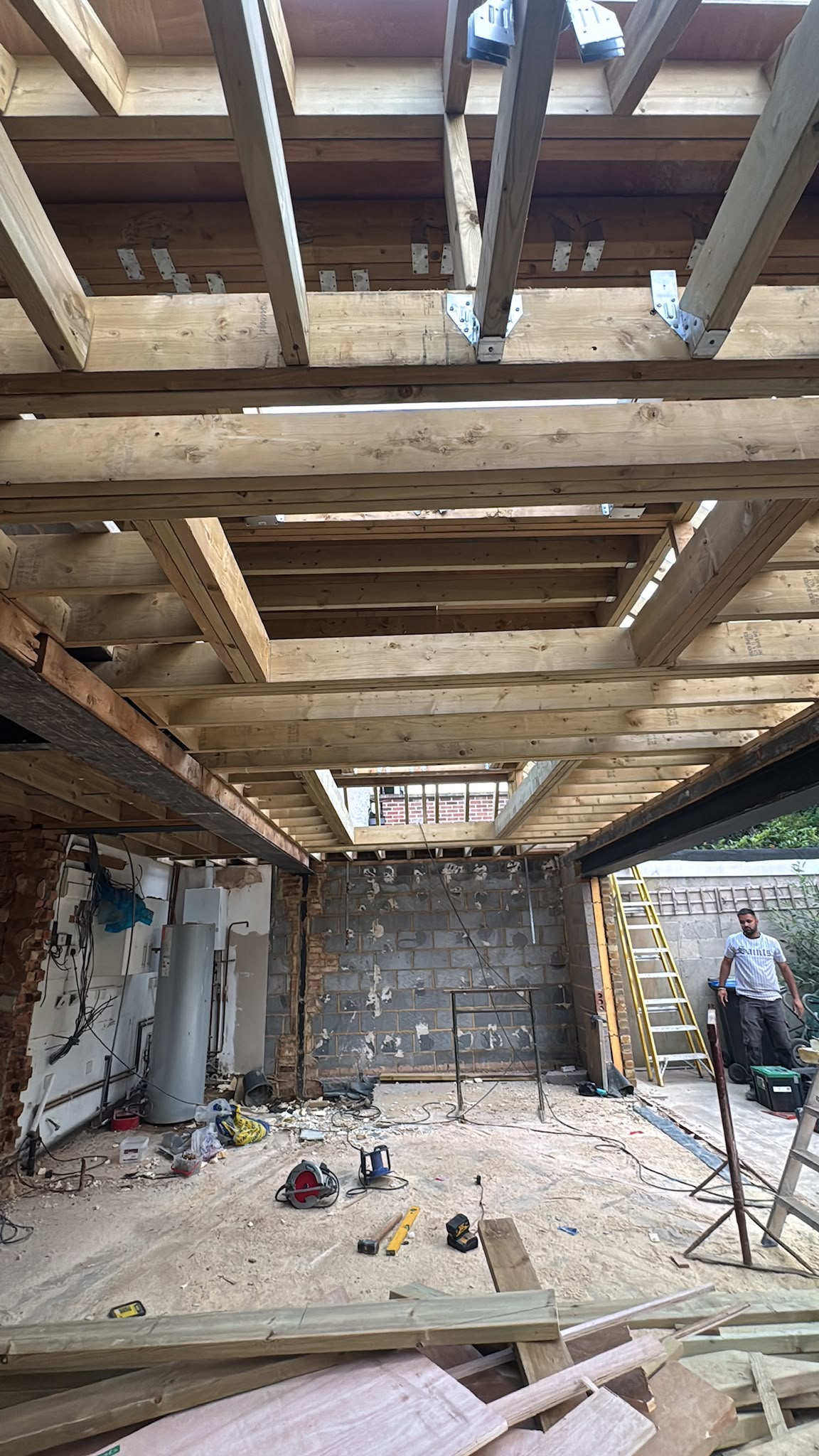 Timber structure and steel beams during an EBV building project